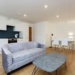 Oyo Home 136 Kings Ave New Builds
